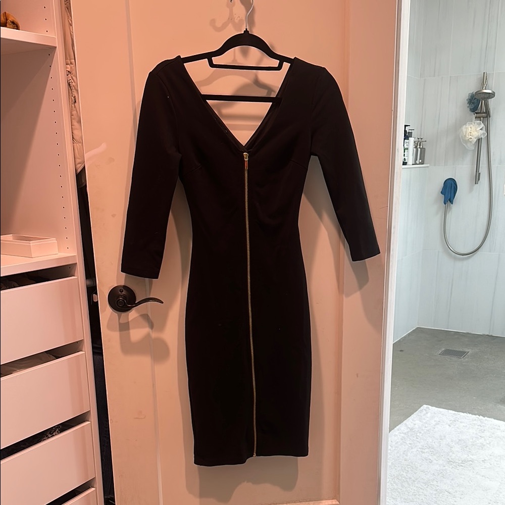 Elegant BodyCon Black Dress with Gold Zipper